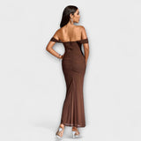 Ione - Bodycon haljina s otvorenim ramenima i nabiranjem