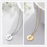 Colier minimalist placat cu aur de 18K cu inițiale gravate într-un cerc